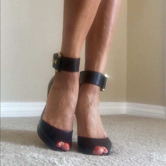 Michael Kors Women’s Shoes - Picture 6 of 8